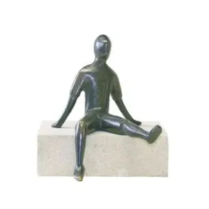 Zitten beeld brons met sokkel