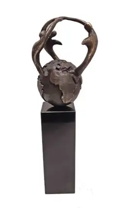 Beeldje Zorg voor elkaar hebben