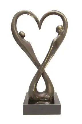 Beeldje met liefde verbinden gepatineerd