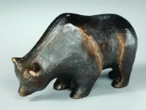 Wilde beer bronzen beeldje