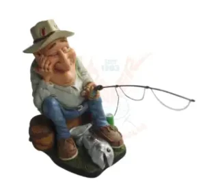 Zittende visser beeldje