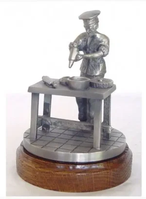 Banketbakker beeldje tin